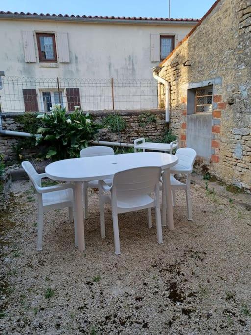 Gite Gaia, Calme Dans Marais Poitevin Villa Maille  Bagian luar foto